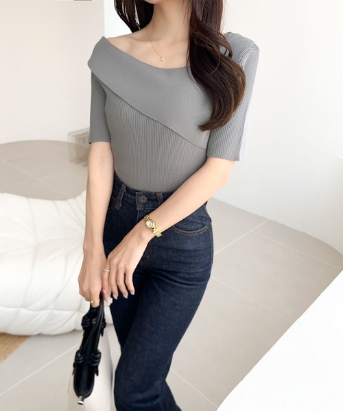 mily bilet(ミウィビレット)の「【mily bilet】この夏華やかさと個性をプラス。アシンメトリーオフショル2WAY半袖サマーリブニット(Tシャツ/カットソー・レディース・グレー/アイボリー/ブラック・LARGE/X-LARGE/SMALL/MEDIUM)」の22枚目の写真