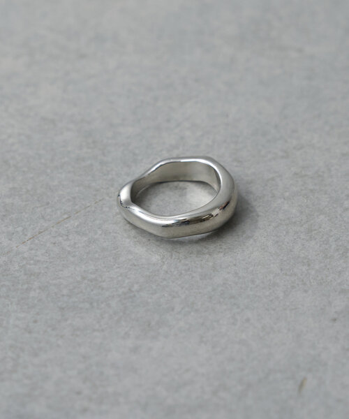 Actually（アクチュアリー）の「nuance wave ring（リング・レディース・シルバー・0）」の4枚目の写真