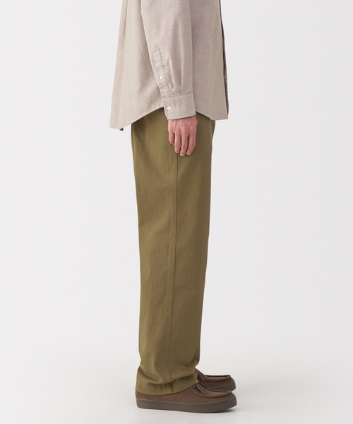 無印良品（ムジルシリョウヒン）の「紳士　洗いざらしチノワイドパンツ（チノパンツ・メンズ・ダークベージュ/カーキ系/ブラック・73/76/82/85/79）」の13枚目の写真