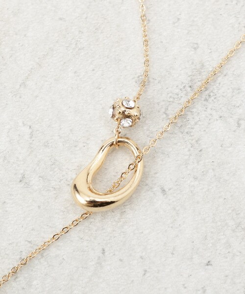 OPAQUE.CLIP（オペークドットクリップ）の「Y字リングフェイクパールネックレス（ネックレス・レディース・ゴールド/シルバー・00）」の6枚目の写真