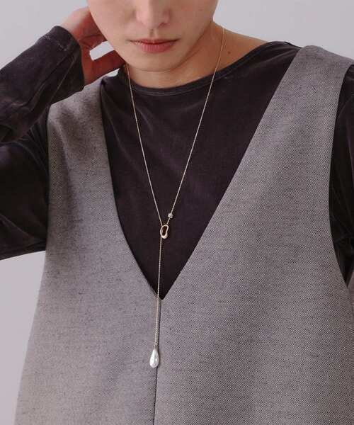OPAQUE.CLIP（オペークドットクリップ）の「Y字リングフェイクパールネックレス（ネックレス・レディース・ゴールド/シルバー・00）」の2枚目の写真