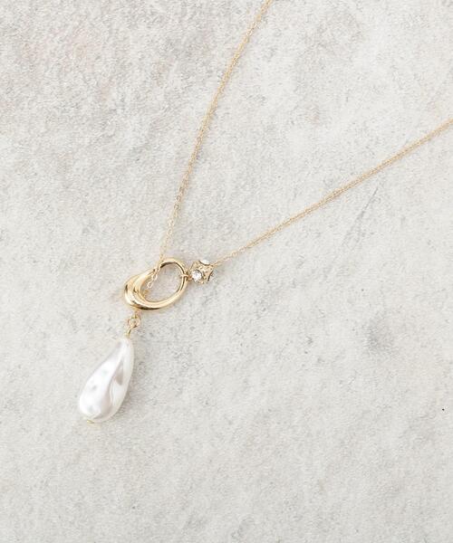 OPAQUE.CLIP（オペークドットクリップ）の「Y字リングフェイクパールネックレス（ネックレス・レディース・ゴールド/シルバー・00）」の7枚目の写真