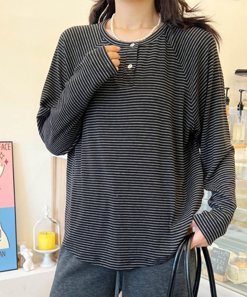 aimoha(アイモハ)の「ボーダーヘンリーネック長袖Tシャツ(Tシャツ/カットソー・レディース・ブラック/ホワイト/チョコ・FREE)」の2枚目の写真