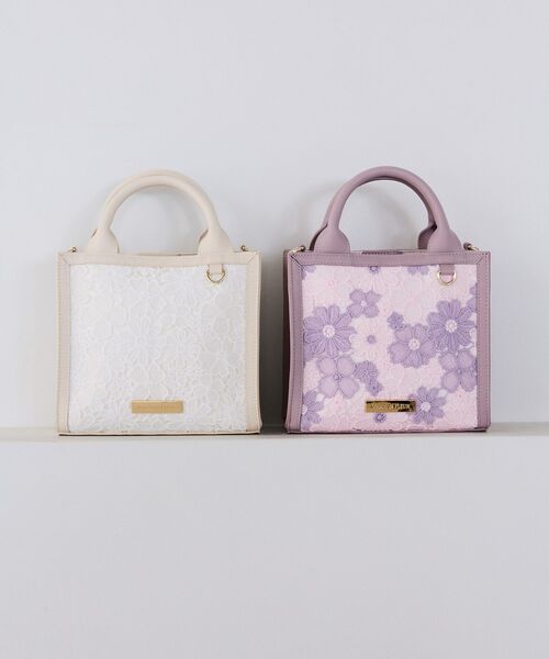Maison de FLEUR(メゾンドフルール)の「フラワーレース2Wayスクエアトートバッグ(トートバッグ・レディース・ラベンダー/アイボリー・FREE)」の9枚目の写真