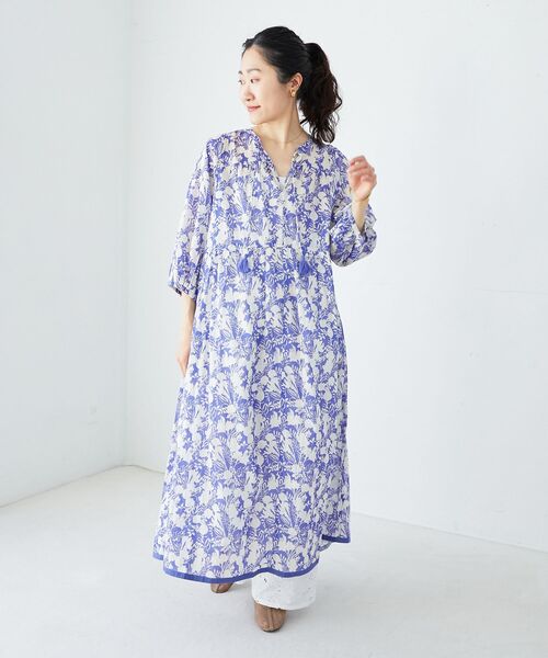 le.coeur blanc（ルクールブラン）の「Fanaka別注バイカラーフラワーワンピース（ワンピース・レディース・ブルー/ブラック・38）」の2枚目の写真