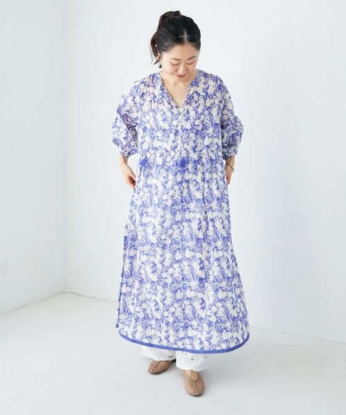 le.coeur blanc（ルクールブラン）の「Fanaka別注バイカラーフラワーワンピース（ワンピース・レディース・ブルー/ブラック・38）」の4枚目の写真