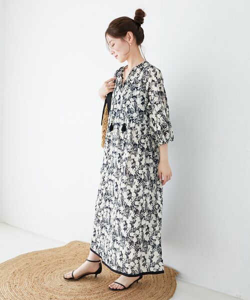 le.coeur blanc（ルクールブラン）の「Fanaka別注バイカラーフラワーワンピース（ワンピース・レディース・ブルー/ブラック・38）」の18枚目の写真