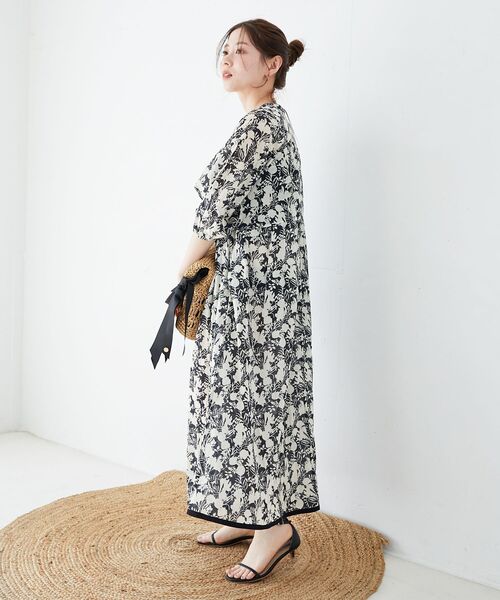 le.coeur blanc（ルクールブラン）の「Fanaka別注バイカラーフラワーワンピース（ワンピース・レディース・ブルー/ブラック・38）」の19枚目の写真