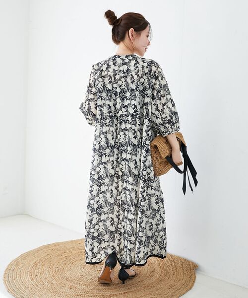 le.coeur blanc（ルクールブラン）の「Fanaka別注バイカラーフラワーワンピース（ワンピース・レディース・ブルー/ブラック・38）」の20枚目の写真