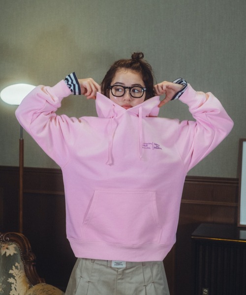 common gull products.（コモンガルプロダクツ）の「CONVENIENCEYOUNG×common gull products. people and animals hoodie（パーカー・レディース・オートミール/スミクロ/ピンク系・SMALL/MEDIUM/LARGE）」の2枚目の写真