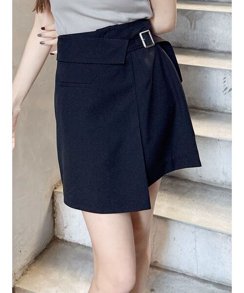 MURUA（ムルーア）の「【セットアップ対応】サイドベルトラップライクミニスカート（スカート・レディース・ブルー/ブラック/ダークグレー/ベージュ・1/2）」の2枚目の写真