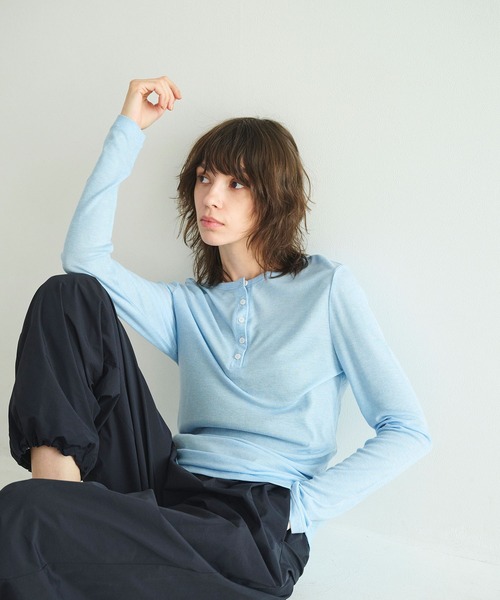 N.O.R.C(ノーク)の「TENCEL WOOL ヘンリーネックトップス(ニット/セーター・レディース・イエロー/グレー/ブラック/サックスブルー・フリー)」の4枚目の写真