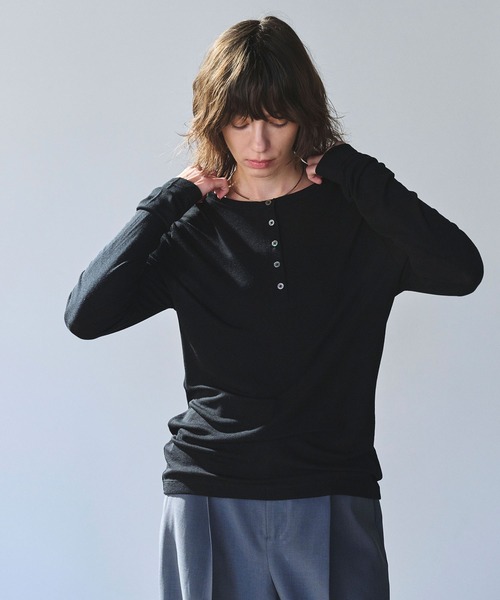 N.O.R.C(ノーク)の「TENCEL WOOL ヘンリーネックトップス(ニット/セーター・レディース・イエロー/グレー/ブラック/サックスブルー・フリー)」の2枚目の写真