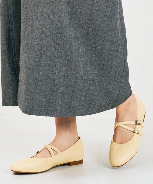 ORiental TRaffic（オリエンタルトラフィック）の「ギャザーストラップバレエパンプス/41182（バレエシューズ・レディース・イエロー/ブラック/シルバー・36/37/38/39/35）」の2枚目の写真