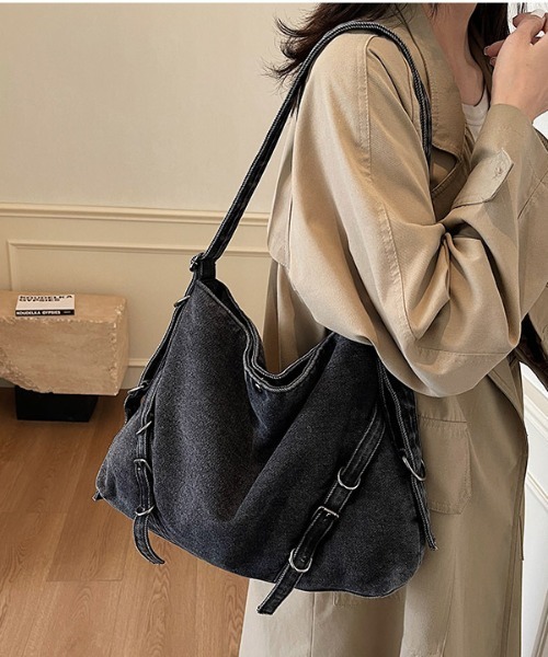 lilful(リルフル)の「デニム ベルトデザインショルダーバッグ(ショルダーバッグ・レディース・ライトブルー/ブラック/ブルー・F)」の21枚目の写真
