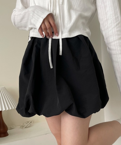 WEGO(ウィゴー)の「WEGO/ナイロンバルーンミニスカート(スカート・レディース・ブラック/オフホワイト・FREE)」の11枚目の写真