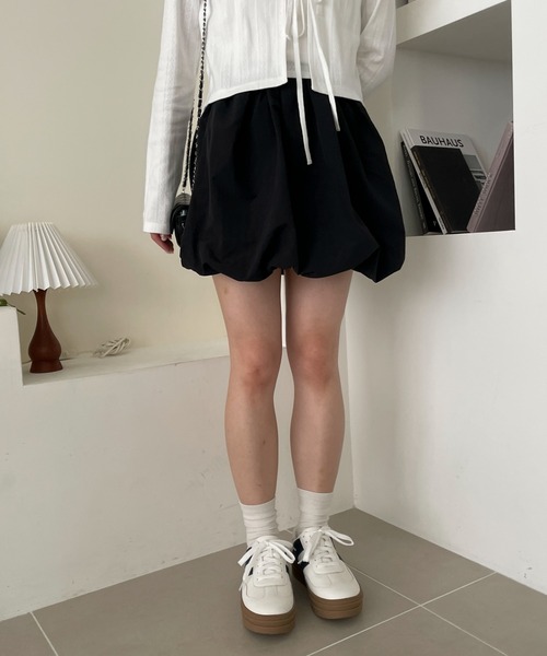 WEGO(ウィゴー)の「WEGO/ナイロンバルーンミニスカート(スカート・レディース・ブラック/オフホワイト・FREE)」の10枚目の写真