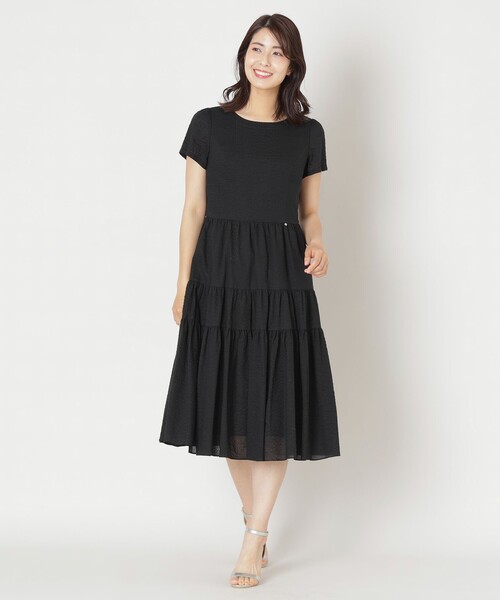 TO BE CHIC（トゥー ビー シック）の「ウェーブローン ランダムティアードワンピース（ワンピース・レディース・ベージュ系その他4/ブラック/ブルー系その他2・40/42）」の4枚目の写真
