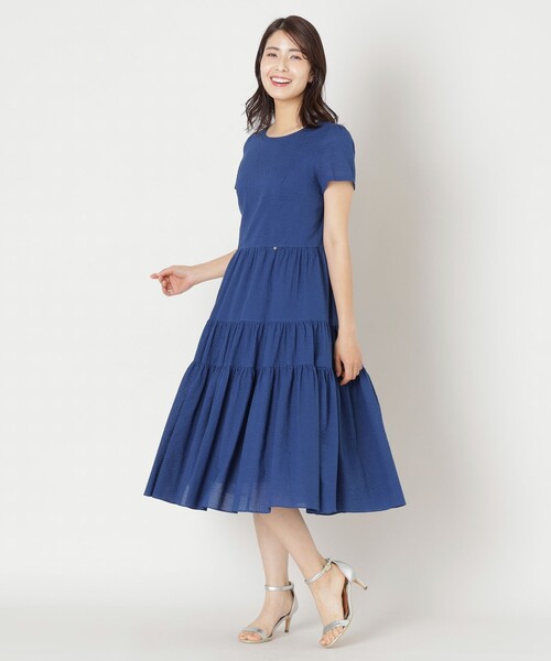 TO BE CHIC（トゥー ビー シック）の「ウェーブローン ランダムティアードワンピース（ワンピース・レディース・ベージュ系その他4/ブラック/ブルー系その他2・40/42）」の5枚目の写真