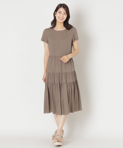 TO BE CHIC（トゥー ビー シック）の「ウェーブローン ランダムティアードワンピース（ワンピース・レディース・ベージュ系その他4/ブラック/ブルー系その他2・40/42）」の6枚目の写真