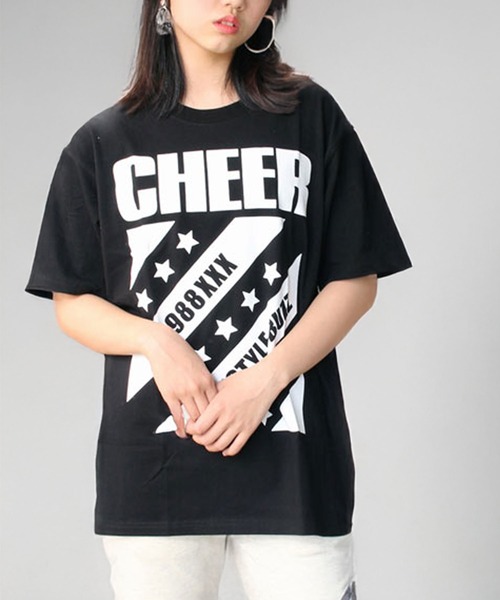 CHEER(チアー)の「ダイアゴナルスタープリントバックロゴBIGTEE(Tシャツ/カットソー・レディース・ホワイト/ブラック・M/S/L)」の2枚目の写真