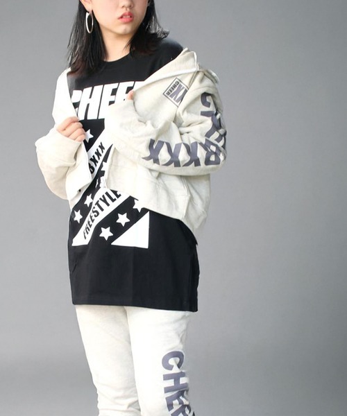 CHEER(チアー)の「ダイアゴナルスタープリントバックロゴBIGTEE(Tシャツ/カットソー・レディース・ホワイト/ブラック・M/S/L)」の4枚目の写真