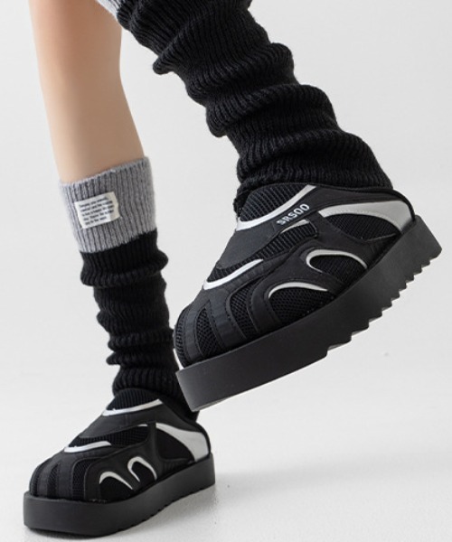 Vipoa（ヴィポア）の「モノトーンハーフスリッポン（スリッポン・レディース・ホワイト/ブラック・SMALL/MEDIUM/LARGE）」の2枚目の写真