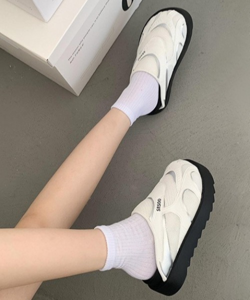 Vipoa（ヴィポア）の「モノトーンハーフスリッポン（スリッポン・レディース・ホワイト/ブラック・SMALL/MEDIUM/LARGE）」の6枚目の写真