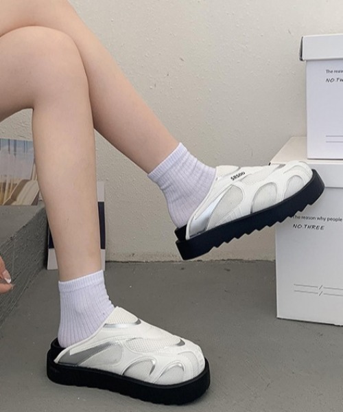 Vipoa（ヴィポア）の「モノトーンハーフスリッポン（スリッポン・レディース・ホワイト/ブラック・SMALL/MEDIUM/LARGE）」の7枚目の写真