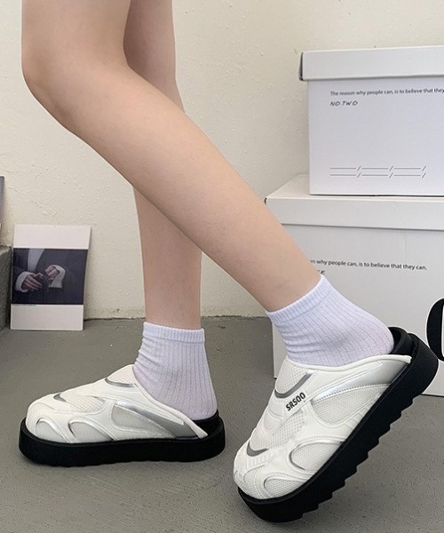 Vipoa（ヴィポア）の「モノトーンハーフスリッポン（スリッポン・レディース・ホワイト/ブラック・SMALL/MEDIUM/LARGE）」の5枚目の写真