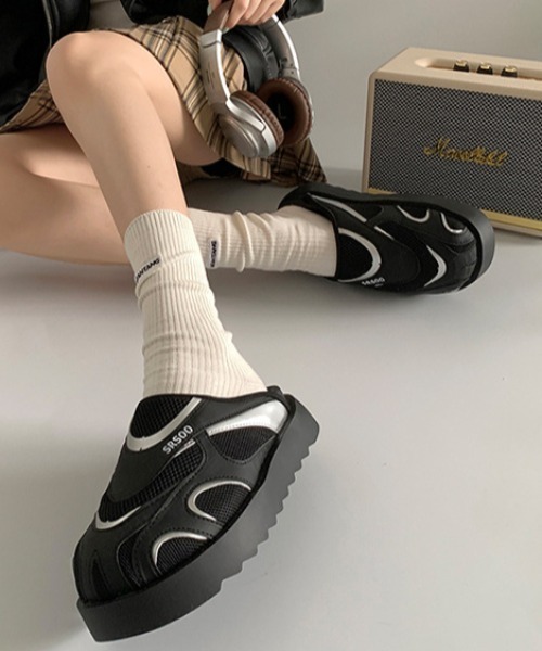 Vipoa（ヴィポア）の「モノトーンハーフスリッポン（スリッポン・レディース・ホワイト/ブラック・SMALL/MEDIUM/LARGE）」の22枚目の写真