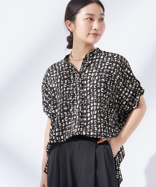 journal standard L'essage（ジャーナルスタンダードレサージュ）の「《追加3》DEVEAUX GOLDラメモノトーンシャツ（シャツ/ブラウス・レディース・ブラック/オートミール/ブラック系その他・FREE）」の2枚目の写真