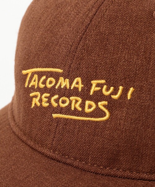 TACOMA FUJI RECORDS（タコマフジレコード）の「TACOMA FUJI RECORDS / LOGO CAP ’25 designed by Tomoo Gokita（キャップ・メンズ・ブラウン・ONE SIZE）」の4枚目の写真