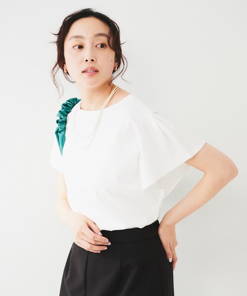 UNTITLED（アンタイトル）の「ラッフルスリーブプルオーバー（Tシャツ/カットソー・レディース・オフホワイト/チャコールグレー/ブルー/ブラック/ブラウン系その他・02）」の2枚目の写真