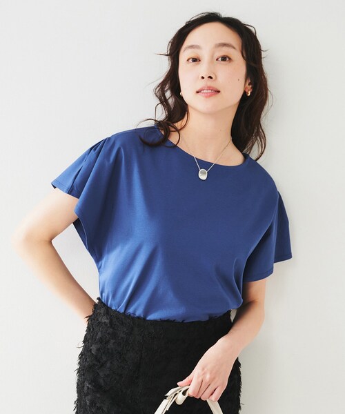 UNTITLED（アンタイトル）の「ラッフルスリーブプルオーバー（Tシャツ/カットソー・レディース・オフホワイト/チャコールグレー/ブルー/ブラック/ブラウン系その他・02）」の5枚目の写真