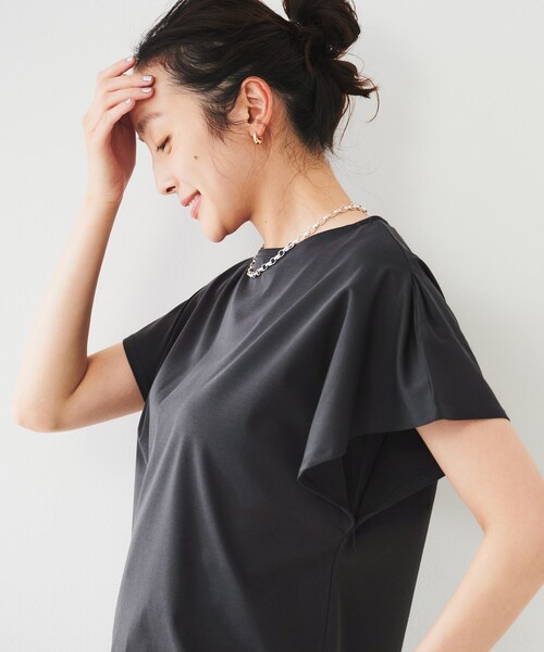 UNTITLED（アンタイトル）の「ラッフルスリーブプルオーバー（Tシャツ/カットソー・レディース・オフホワイト/チャコールグレー/ブルー/ブラック/ブラウン系その他・02）」の12枚目の写真