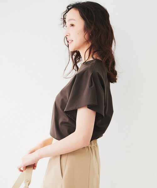 UNTITLED（アンタイトル）の「ラッフルスリーブプルオーバー（Tシャツ/カットソー・レディース・オフホワイト/チャコールグレー/ブルー/ブラック/ブラウン系その他・02）」の16枚目の写真