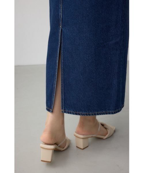 AZUL by moussy（アズールバイマウジー）の「C/T冷感サイドゴムデニムスカート（デニムスカート・レディース・ブルー/ダークブルー・SMALL/MEDIUM/LARGE）」の4枚目の写真