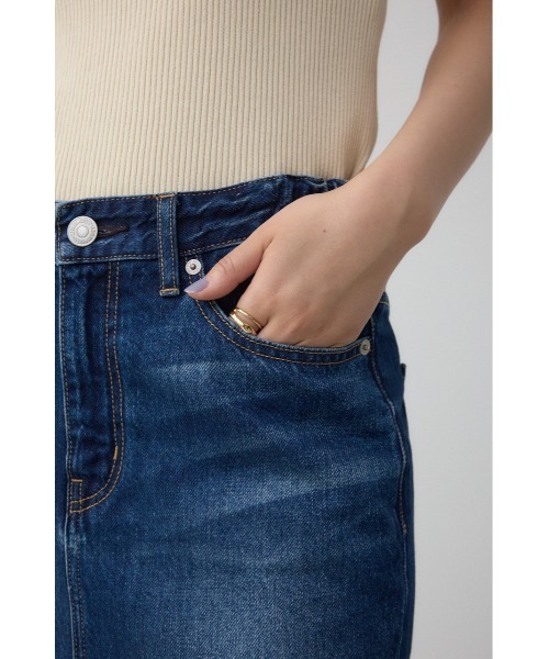 AZUL by moussy（アズールバイマウジー）の「C/T冷感サイドゴムデニムスカート（デニムスカート・レディース・ブルー/ダークブルー・SMALL/MEDIUM/LARGE）」の6枚目の写真