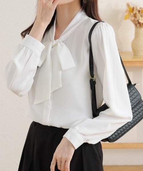 yuue' ( wear )(ユーイ)の「オフィス、プライベート、オケージョンにも◎ボウタイリボン長袖ブラウス(シャツ/ブラウス・レディース・ブルー/ホワイト/ベージュ・FREE)」の2枚目の写真
