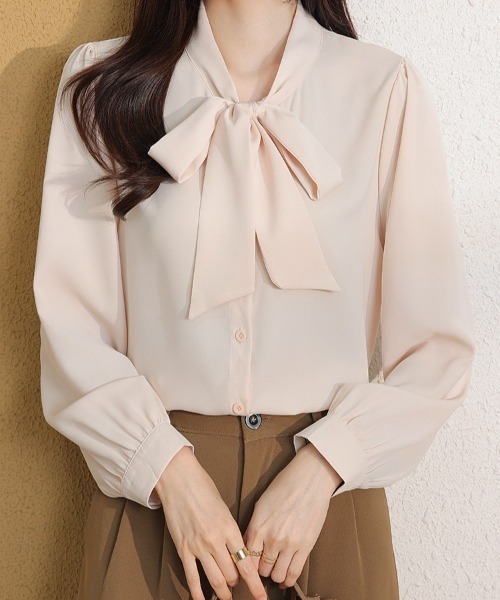 yuue' ( wear )(ユーイ)の「オフィス、プライベート、オケージョンにも◎ボウタイリボン長袖ブラウス(シャツ/ブラウス・レディース・ブルー/ホワイト/ベージュ・FREE)」の4枚目の写真