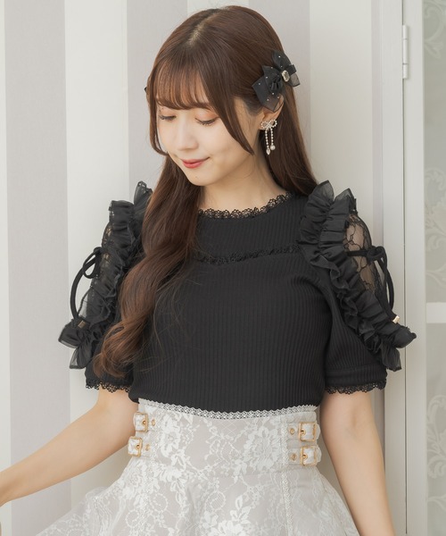 couture BY ROJITA（クチュールバイロジータ）の「肩透かしラッフルトップス（Tシャツ/カットソー・レディース・ホワイト/ブラック/マルチ・FREE）」の3枚目の写真