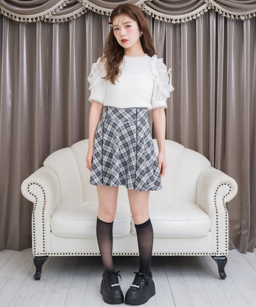 couture BY ROJITA（クチュールバイロジータ）の「肩透かしラッフルトップス（Tシャツ/カットソー・レディース・ホワイト/ブラック/マルチ・FREE）」の15枚目の写真