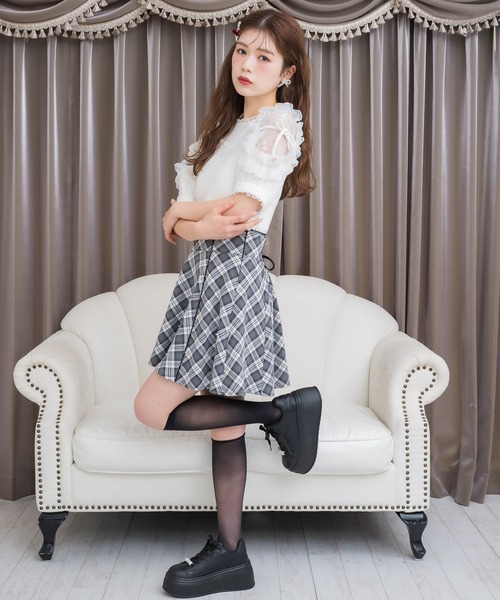 couture BY ROJITA（クチュールバイロジータ）の「肩透かしラッフルトップス（Tシャツ/カットソー・レディース・ホワイト/ブラック/マルチ・FREE）」の13枚目の写真