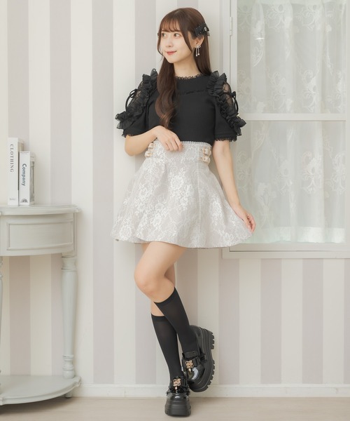 couture BY ROJITA（クチュールバイロジータ）の「肩透かしラッフルトップス（Tシャツ/カットソー・レディース・ホワイト/ブラック/マルチ・FREE）」の4枚目の写真