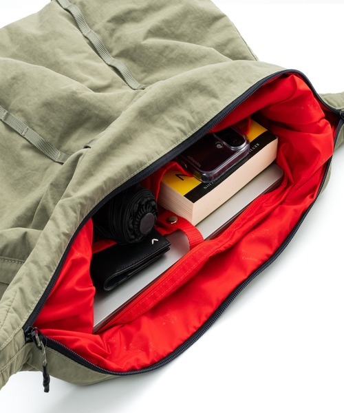 Topologie(トポロジー)の「Cloud Hobo Medium 【バッグ単体】(ハンドバッグ・レディース・ダークブルー/モスグリーン/ブラック・ONE SIZE)」の12枚目の写真