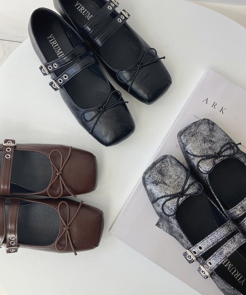 AS KNOW AS plus（アズノゥアズプラス）の「スクエアトゥ ダブルストラップパンプス（パンプス・レディース・ブラウン/ブラック/シルバー・L/M）」の4枚目の写真