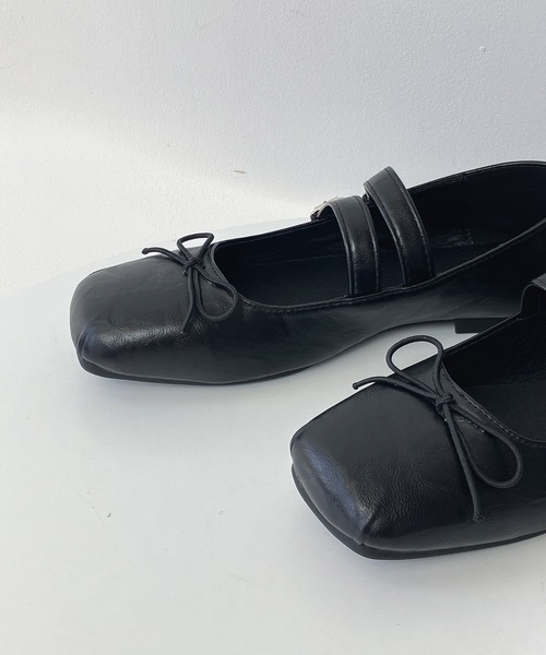 AS KNOW AS plus（アズノゥアズプラス）の「スクエアトゥ ダブルストラップパンプス（パンプス・レディース・ブラウン/ブラック/シルバー・L/M）」の12枚目の写真