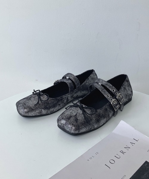 AS KNOW AS plus（アズノゥアズプラス）の「スクエアトゥ ダブルストラップパンプス（パンプス・レディース・ブラウン/ブラック/シルバー・L/M）」の5枚目の写真