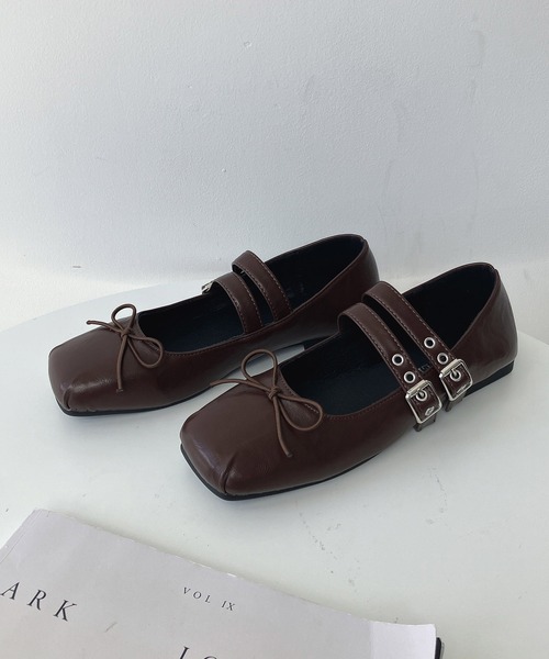 AS KNOW AS plus（アズノゥアズプラス）の「スクエアトゥ ダブルストラップパンプス（パンプス・レディース・ブラウン/ブラック/シルバー・L/M）」の9枚目の写真